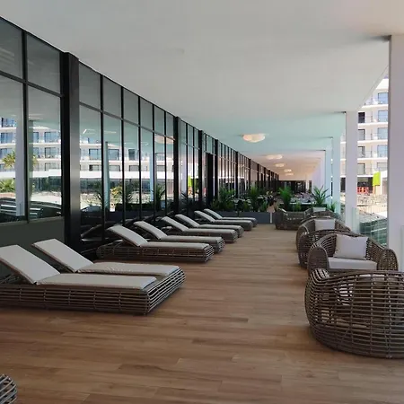 Ξενοδοχείο Triton 4*