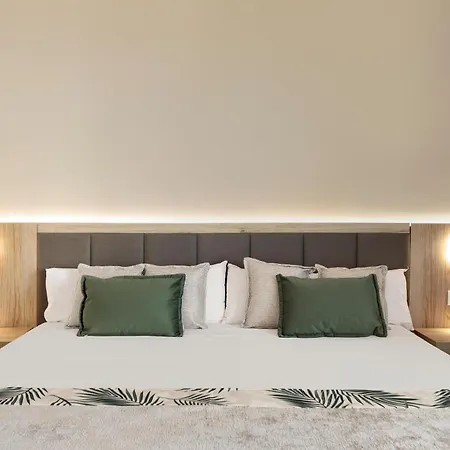 Triton Ξενοδοχείο 4*